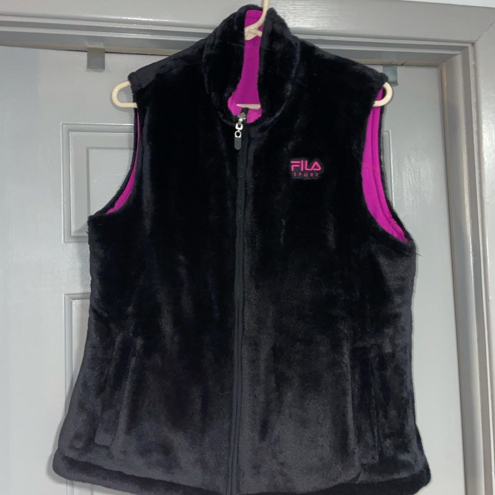 FILA REVERSIBLE VEST Large Runs small. Fuzzy on one side. Super cute.